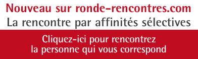 Blonde pulpeuse ronde et jolie presque nue laisse deviner une poitrine généreuse